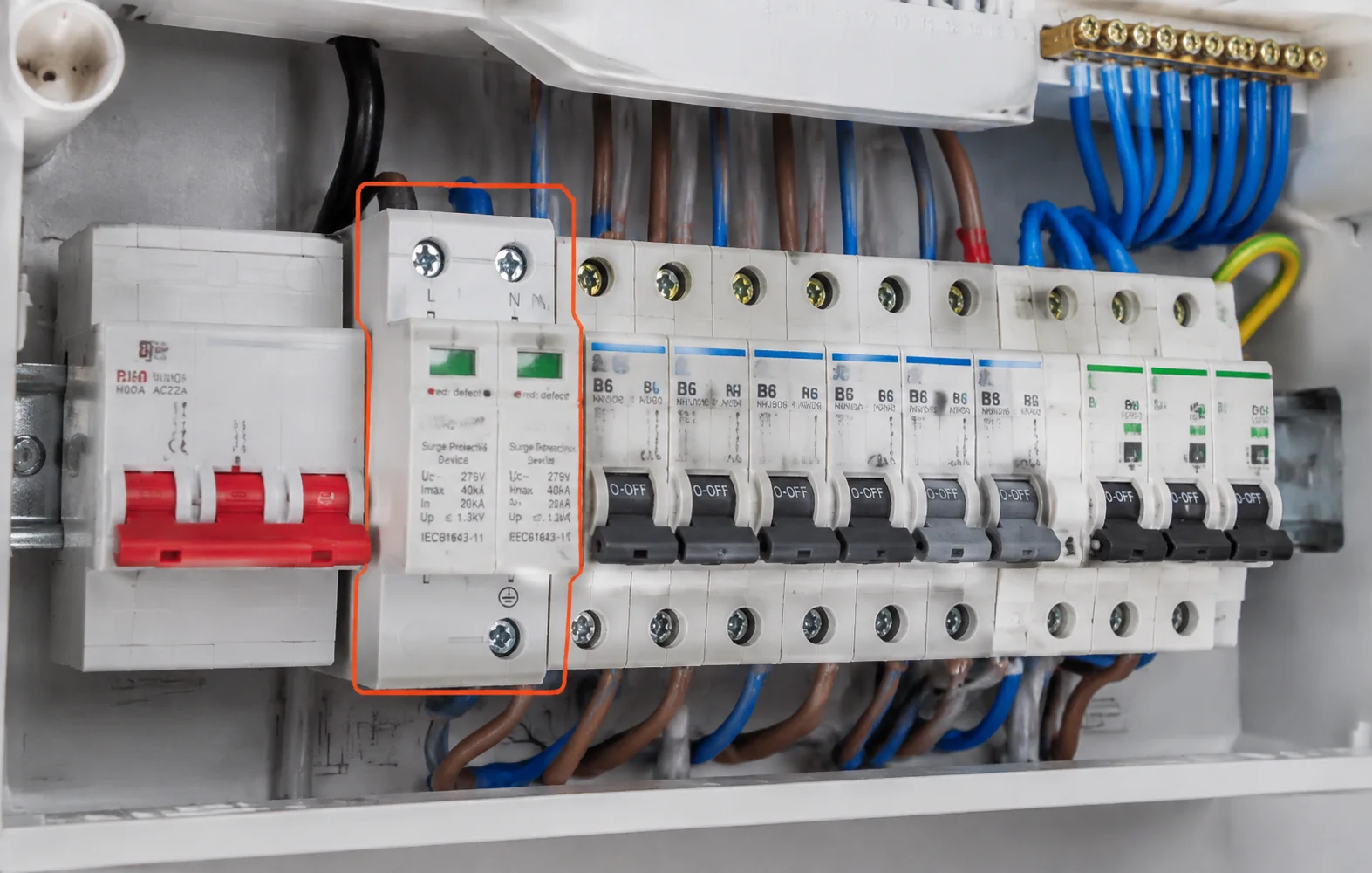Surge protection device fitted in a consumer unit